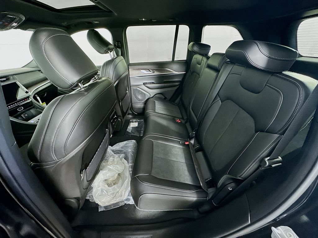New 2026 Jeep Grand Cherokee Altitude AWD/4WD image 32