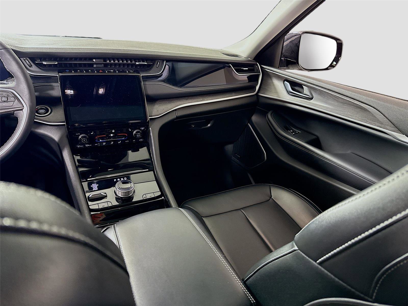 Used 2023 Jeep Grand Cherokee 4WD 4xe image 18