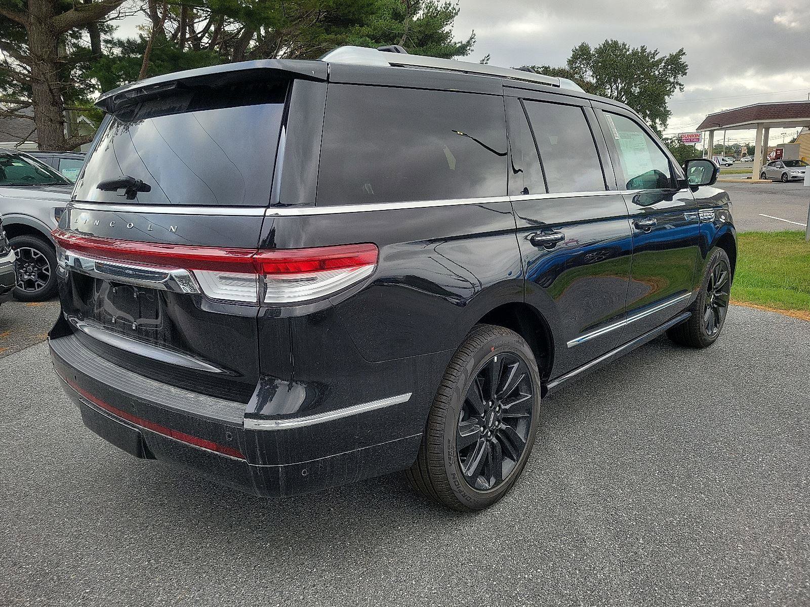 New 2024 Lincoln Navigator Reserve image 3