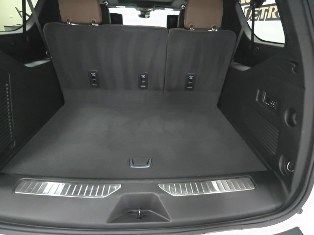 Used 2024 Chevrolet Suburban High Country image 8