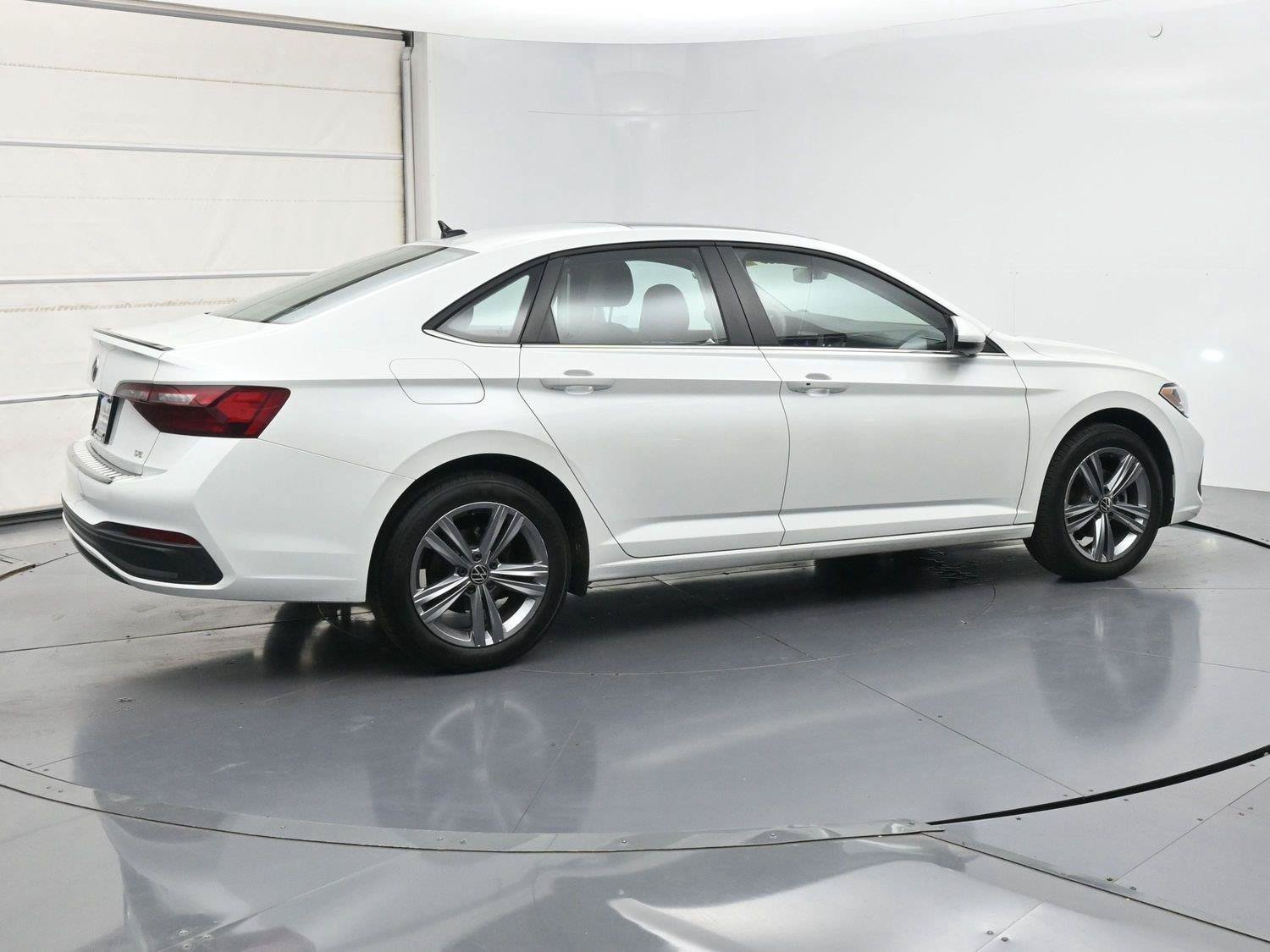 Used 2023 Volkswagen Jetta SE w/ Panoramic Sunroof Package FWD image 25
