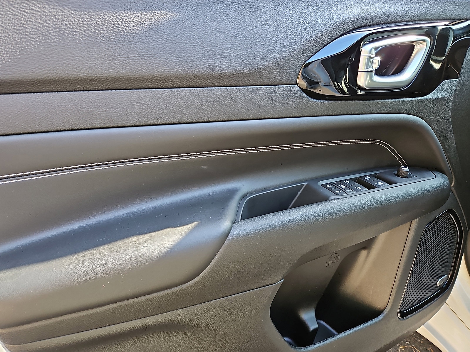 Used 2023 Jeep Compass High Altitude image 12