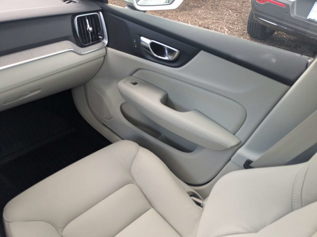 Used 2026 Volvo V60 B5 Cross Country Plus w/ Protection Package Premier AWD/4WD image 20