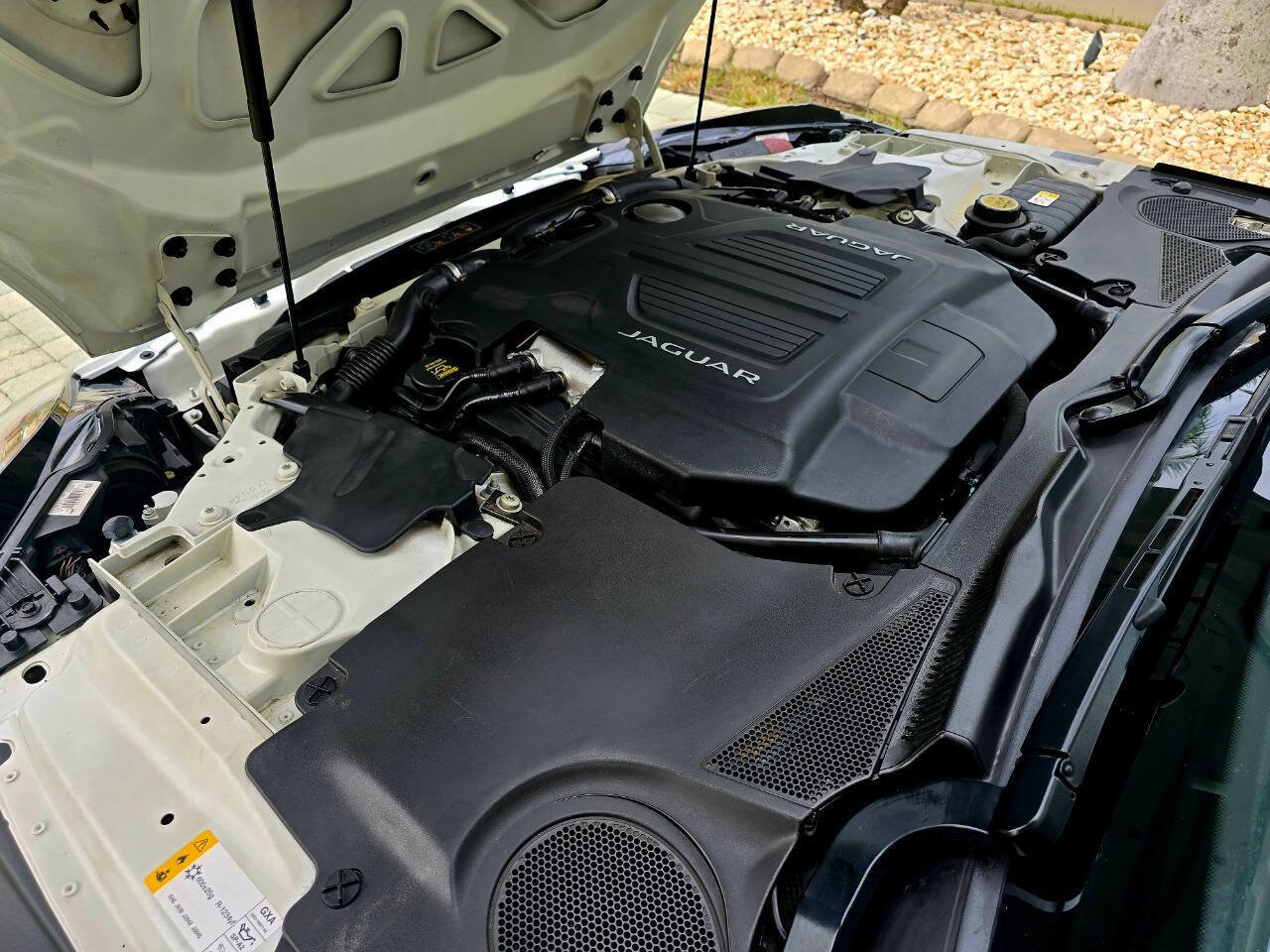 Used 2016 Jaguar F-TYPE R image 54