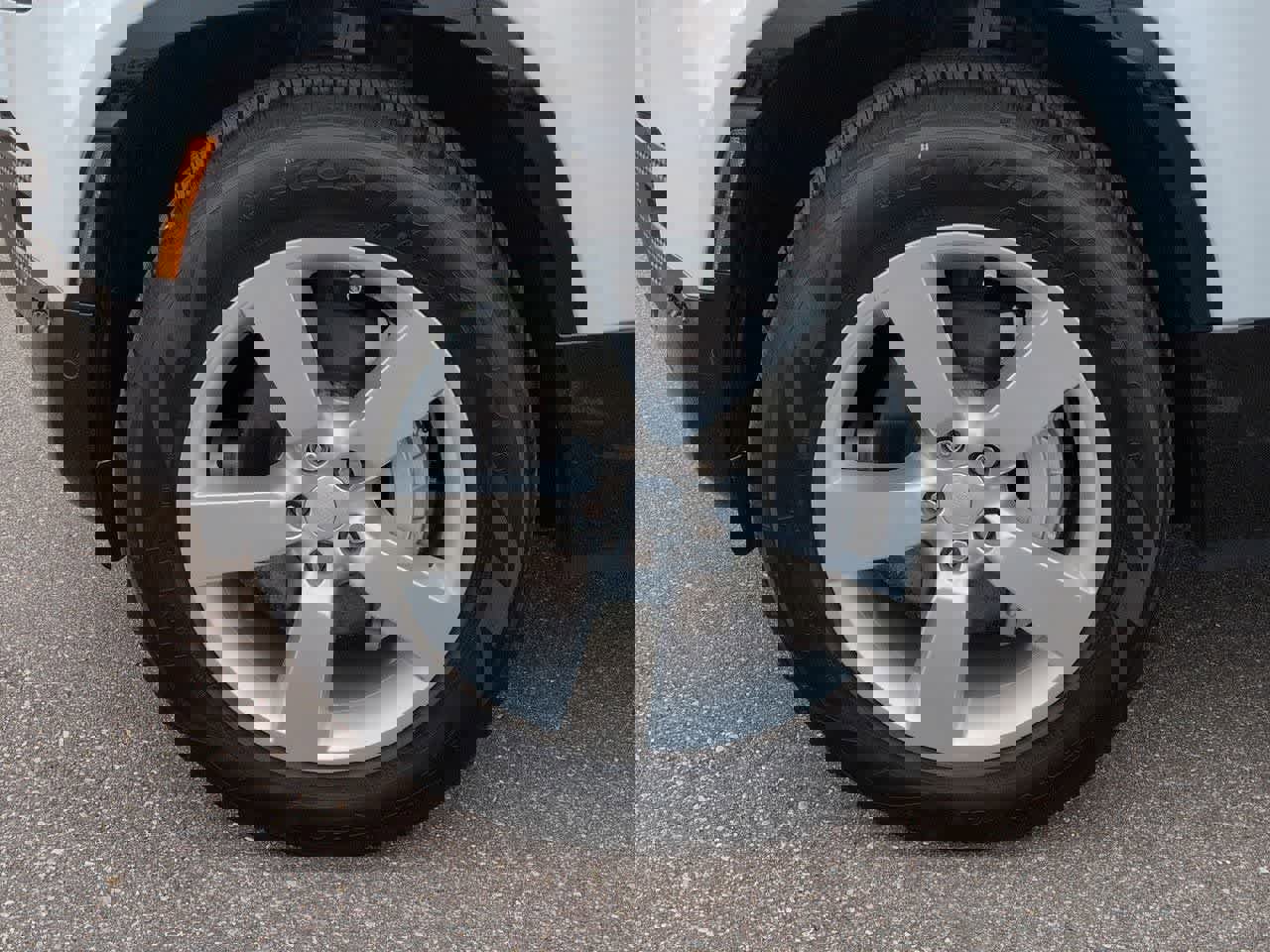 Certified 2025 Land Rover Defender 110 X-Dynamic SE image 13