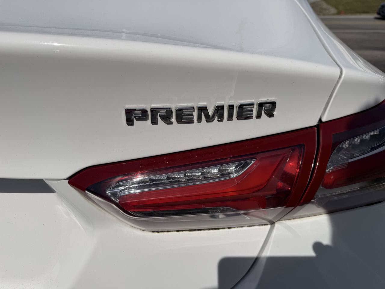 Used 2019 Chevrolet Malibu Premier FWD image 11
