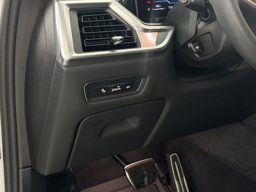 Used 2026 BMW X7 xDrive40i w/ M Sport Package image 10