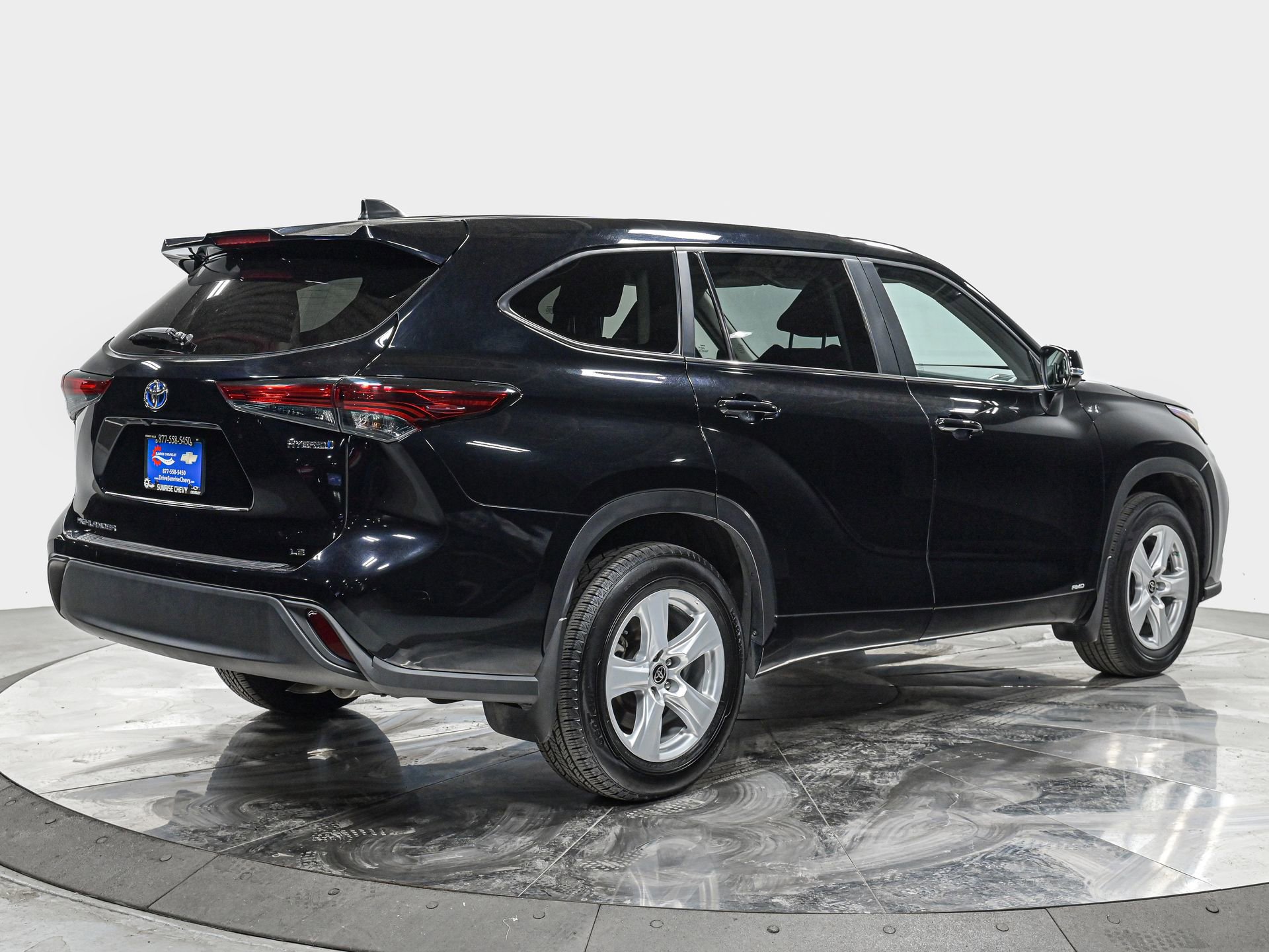 Used 2023 Toyota Highlander LE AWD/4WD image 7