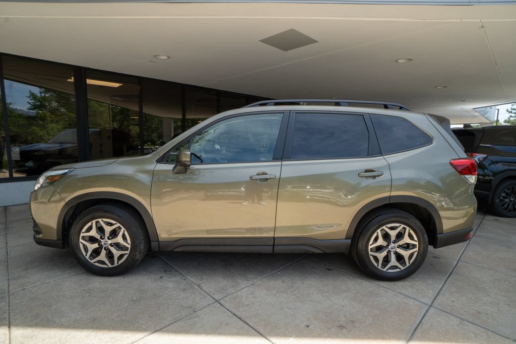 Used 2024 Subaru Forester Premium AWD/4WD image 4