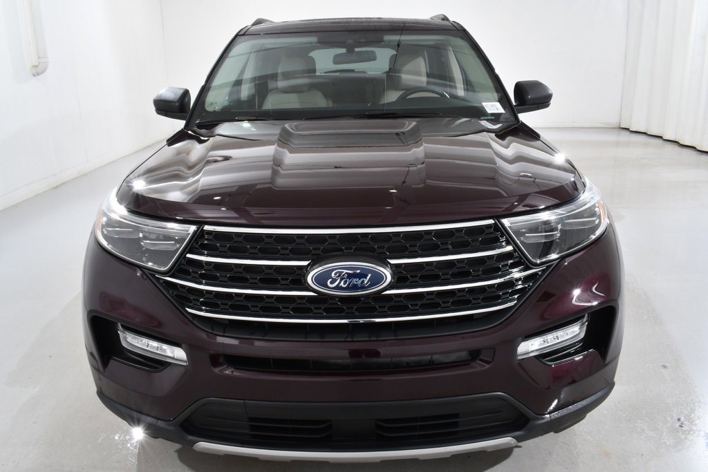 Used 2022 Ford Explorer XLT w/ Equipment Group 202A image 3