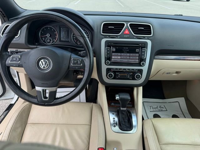 Used 2010 Volkswagen Eos Lux FWD image 28
