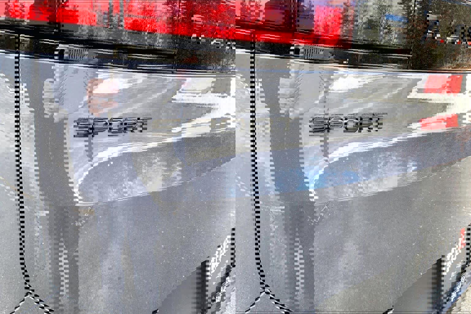 Used 2025 Land Rover Range Rover Sport SE image 9