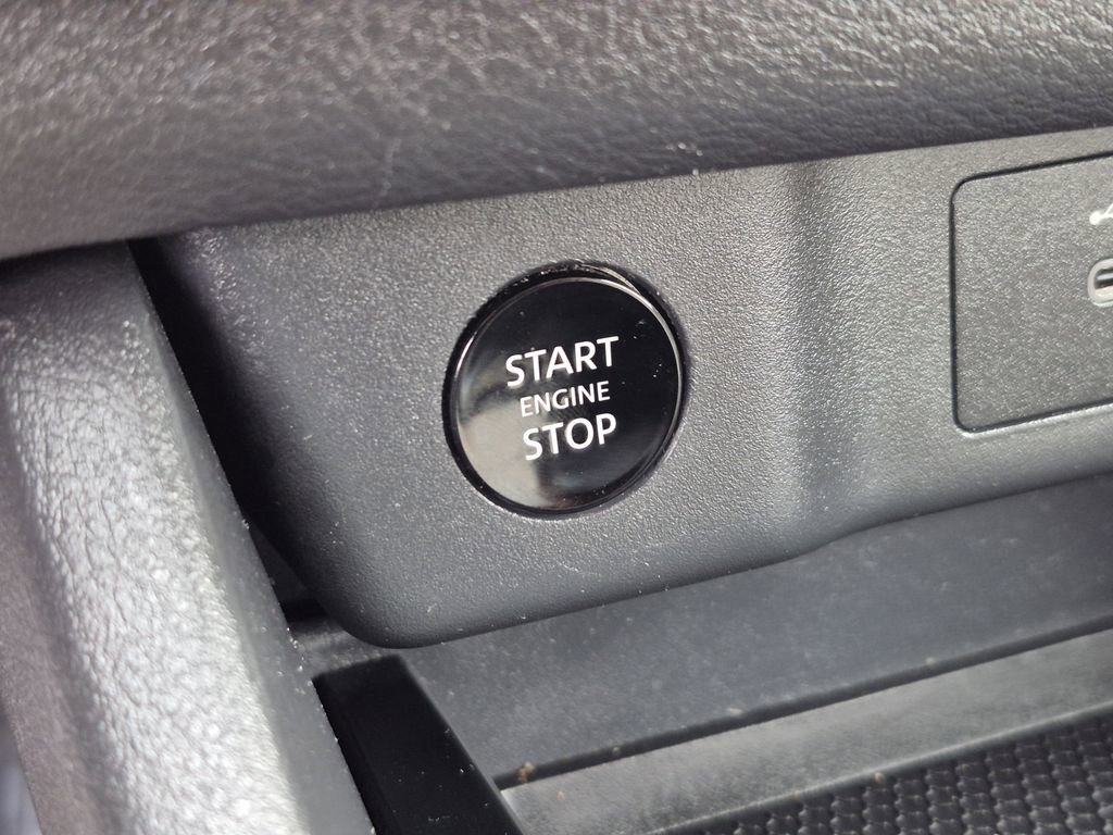 Used 2025 Nissan Rogue SV image 24