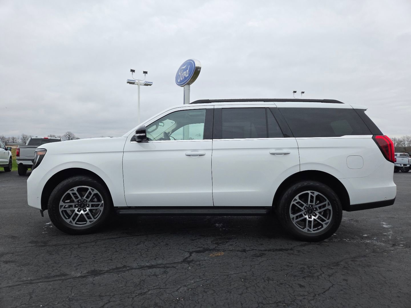 Used 2025 Ford Expedition Active image 16