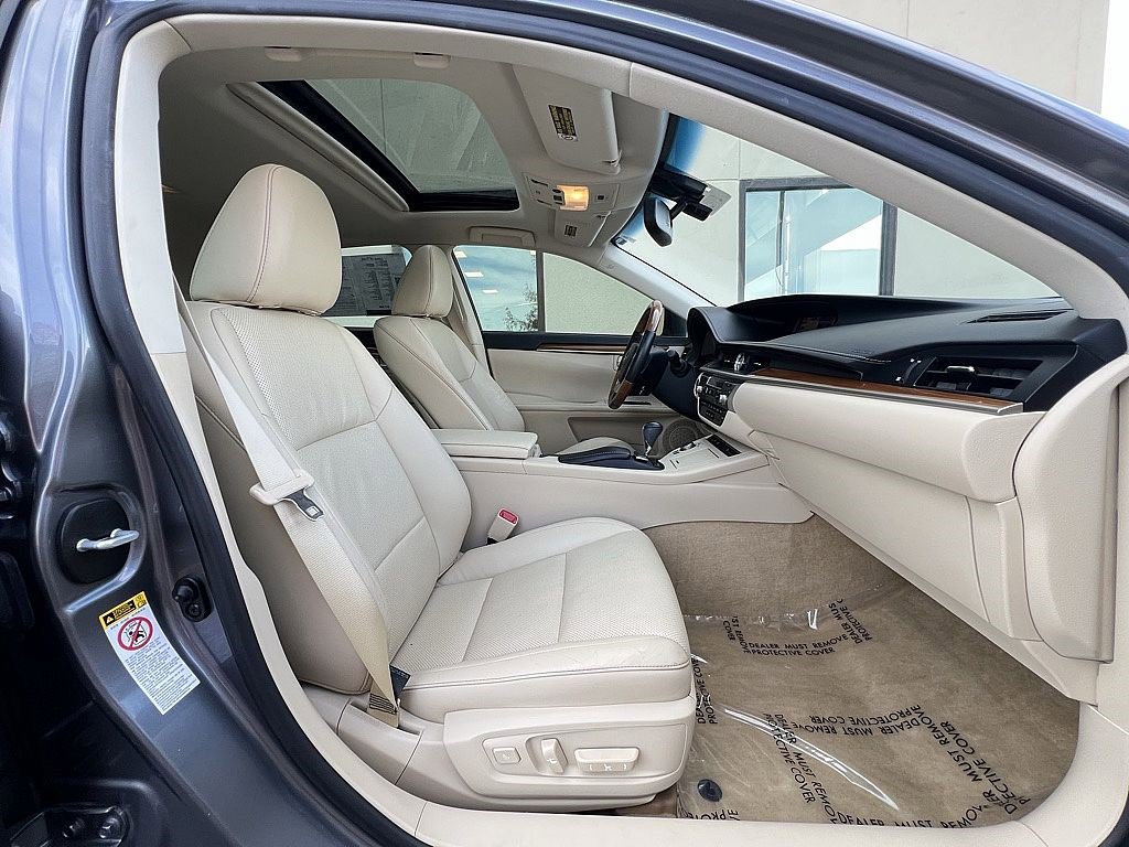 Used 2015 Lexus ES 300h image 29