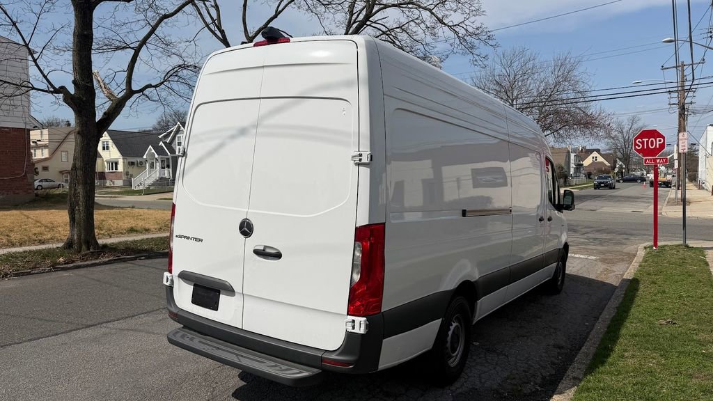 Used 2024 Mercedes-Benz eSprinter 170 Cargo image 5