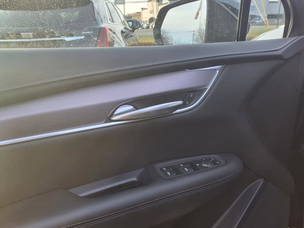 Used 2025 Cadillac XT5 Luxury image 12