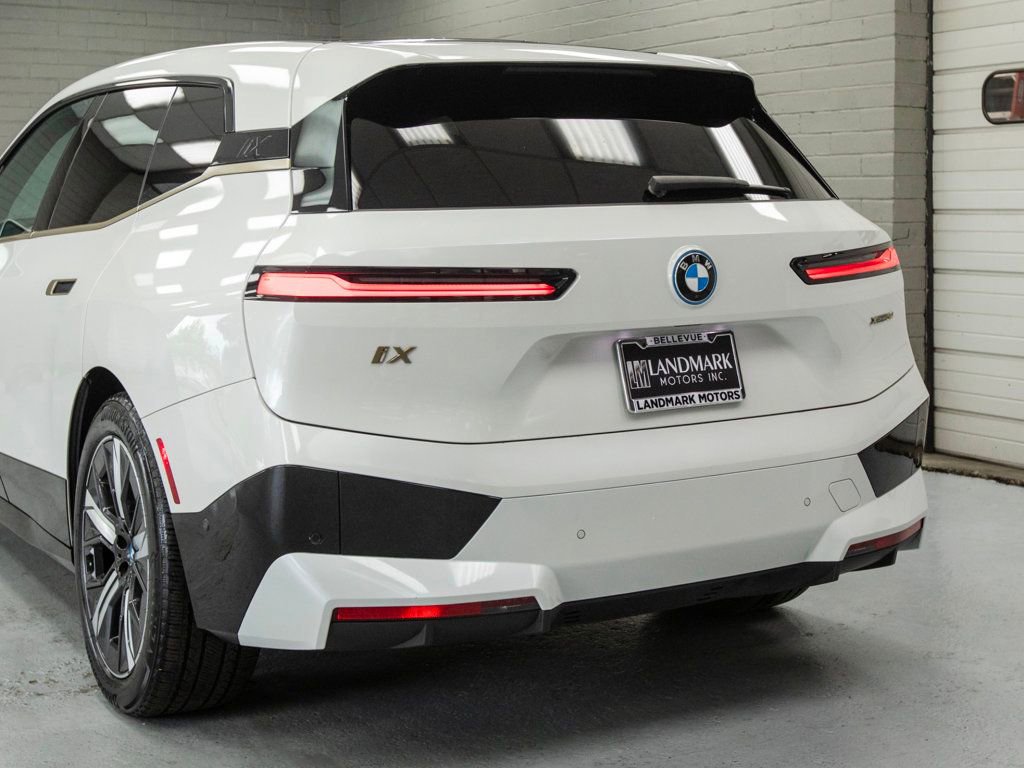 Used 2023 BMW iX xDrive50 w/ Premium Package AWD/4WD image 36