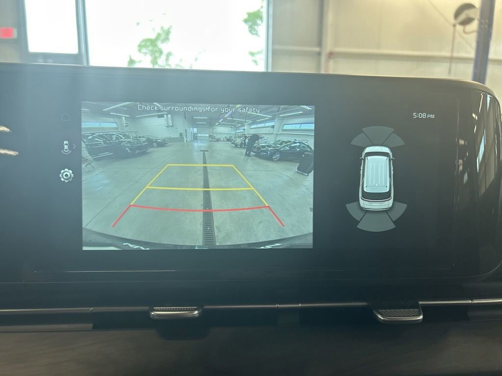 Used 2024 Kia Carnival EX FWD image 14