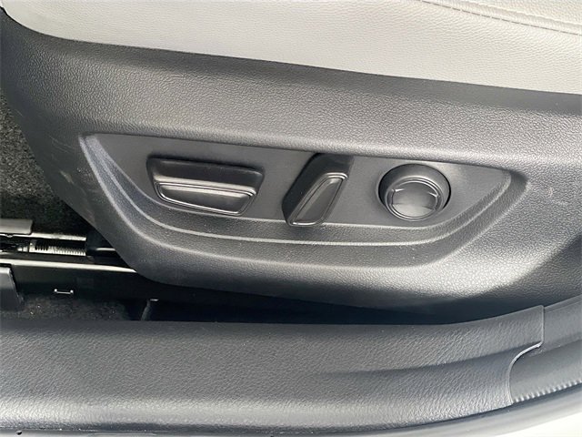 Used 2025 Toyota Camry SE image 12