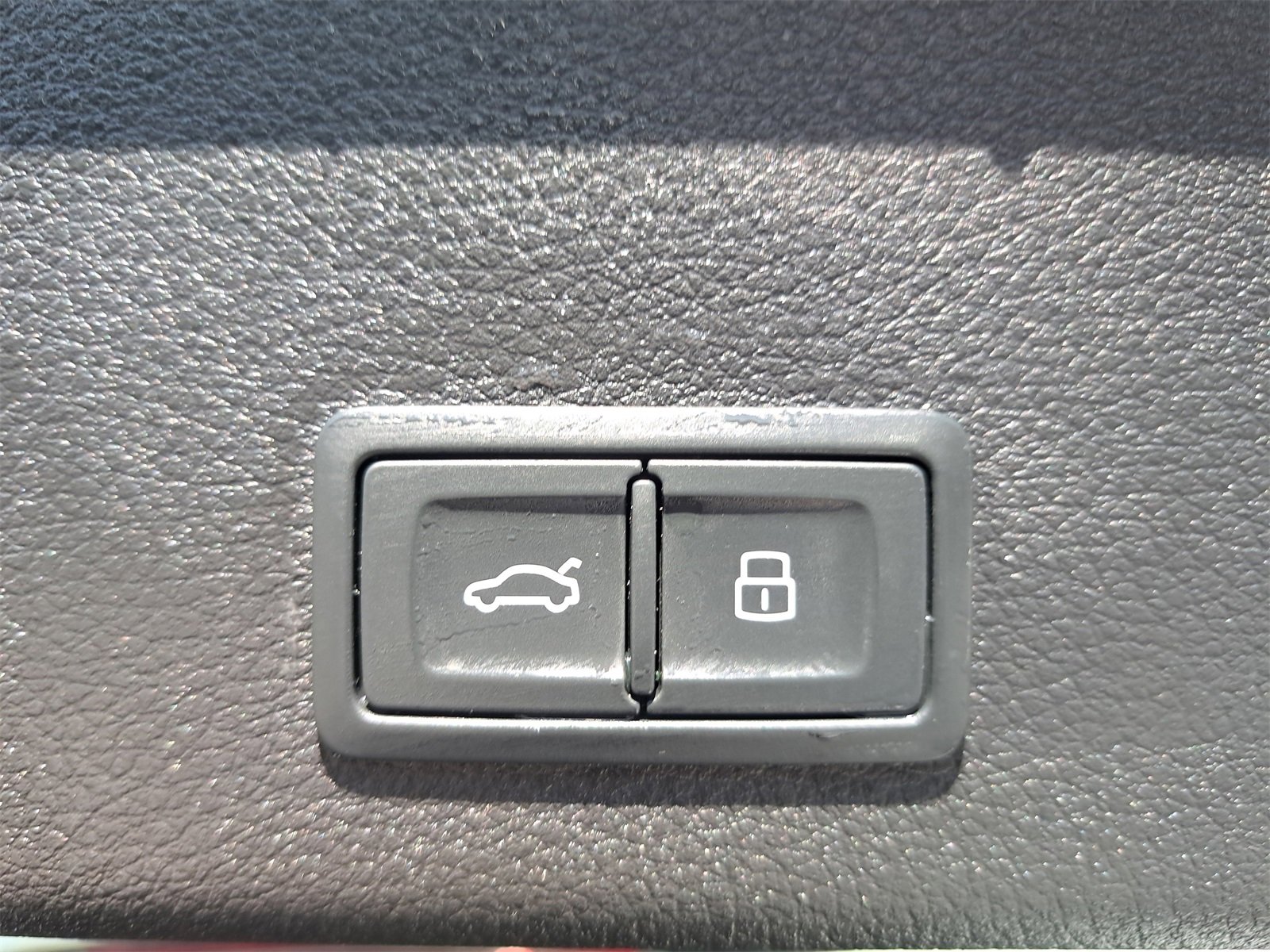 Used 2023 Audi e-tron Premium image 13