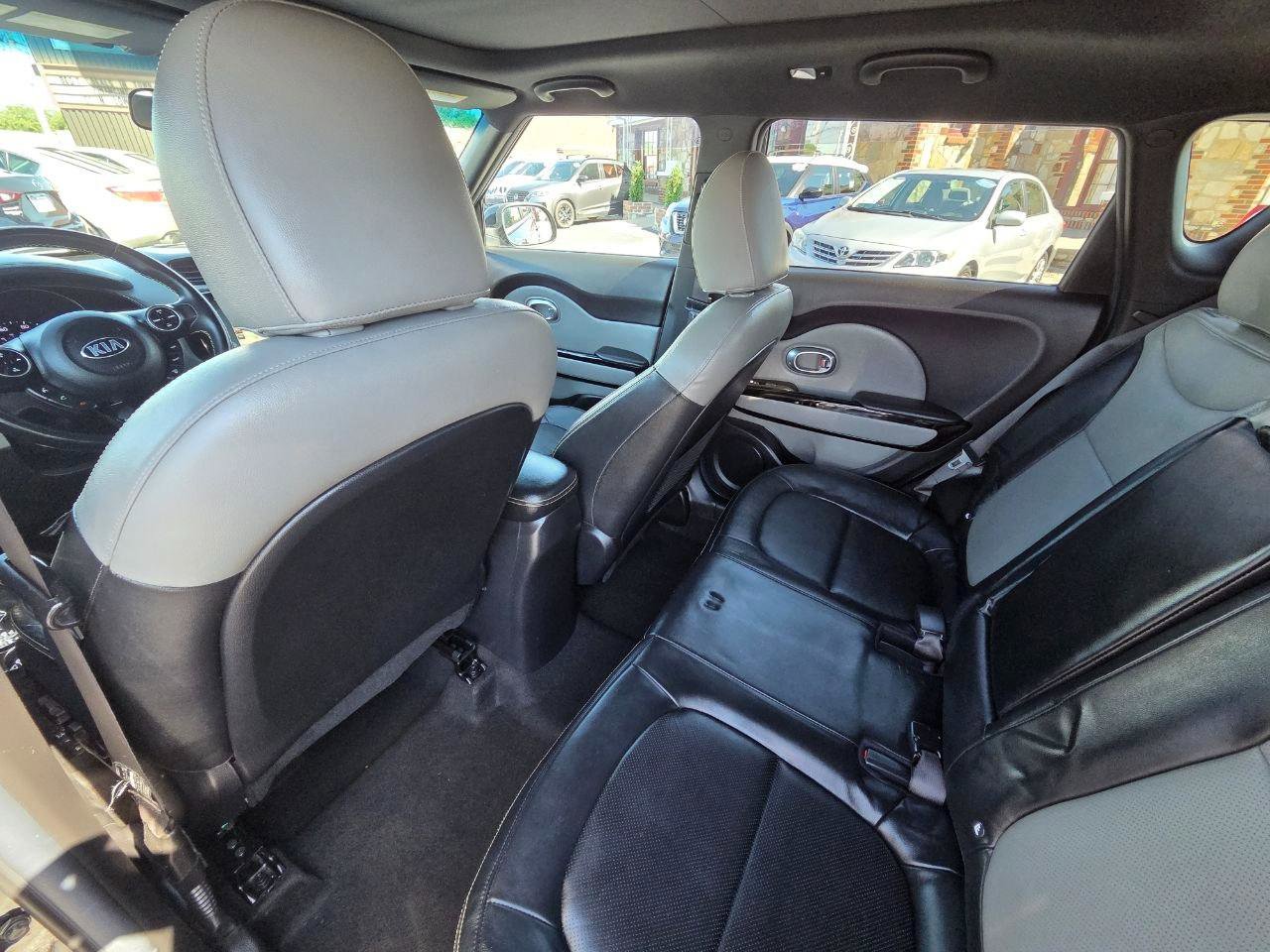 Used 2015 Kia Soul + w/ Primo Package FWD image 13