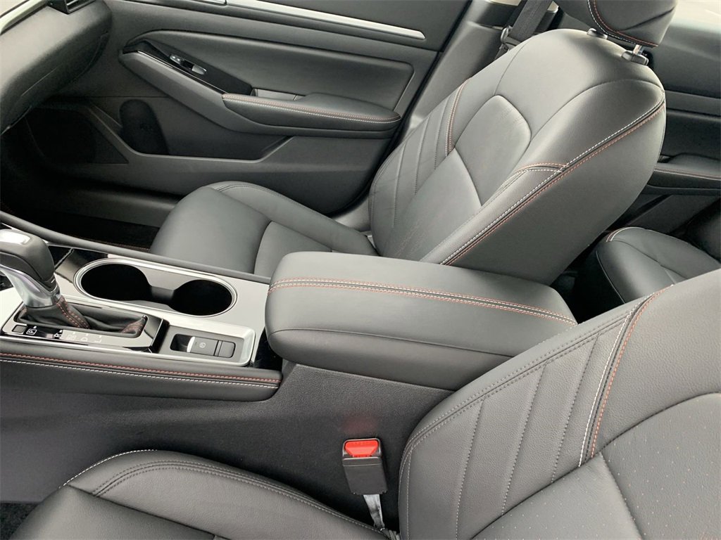 Used 2024 Nissan Altima 2.5 SR w/ SR Premium Package image 22