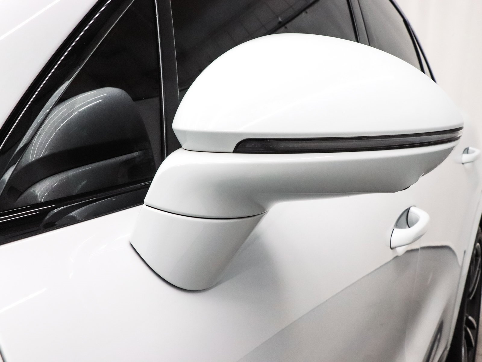 Used 2020 Porsche Cayenne Turbo image 48