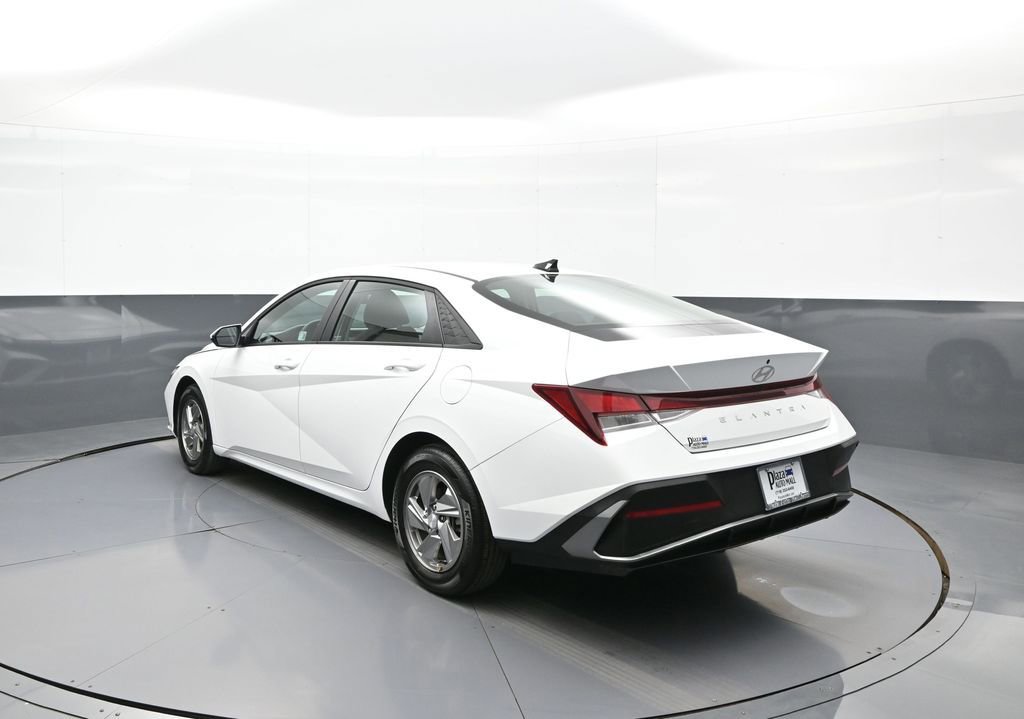 Certified 2025 Hyundai Elantra SE image 8