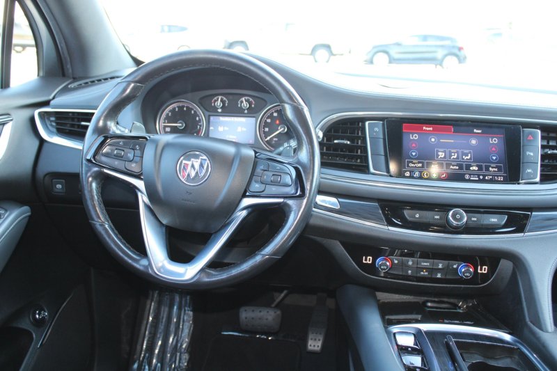 Used 2022 Buick Enclave Essence image 12