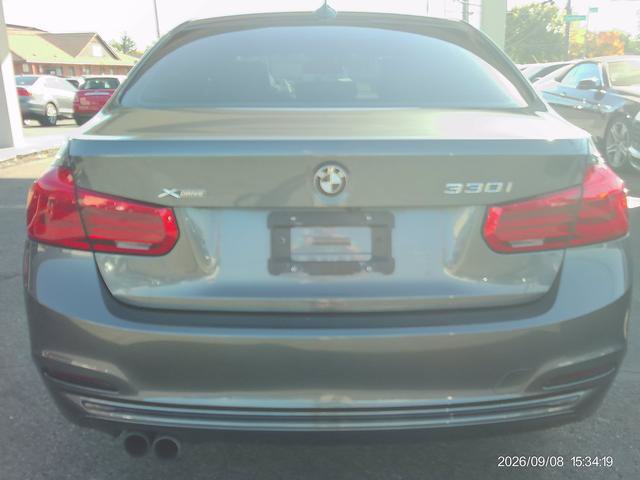 Used 2018 BMW 330i xDrive Sedan AWD/4WD image 4