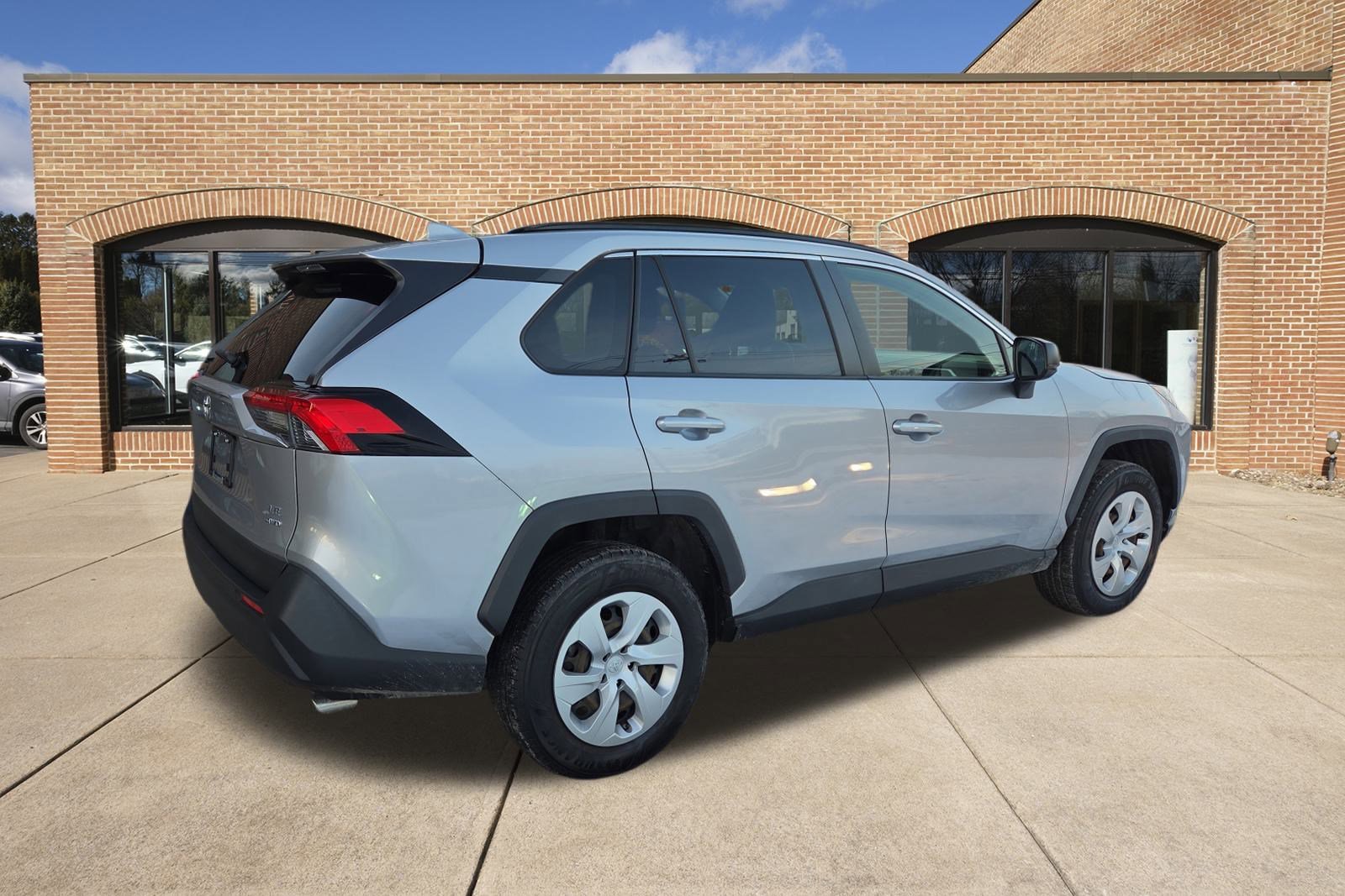Used 2020 Toyota RAV4 LE image 3
