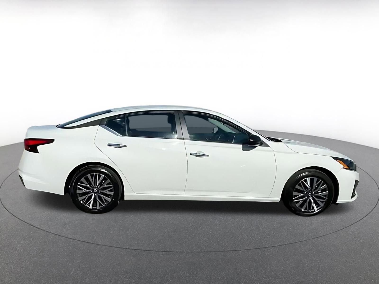 Used 2025 Nissan Altima 2.5 SV image 15