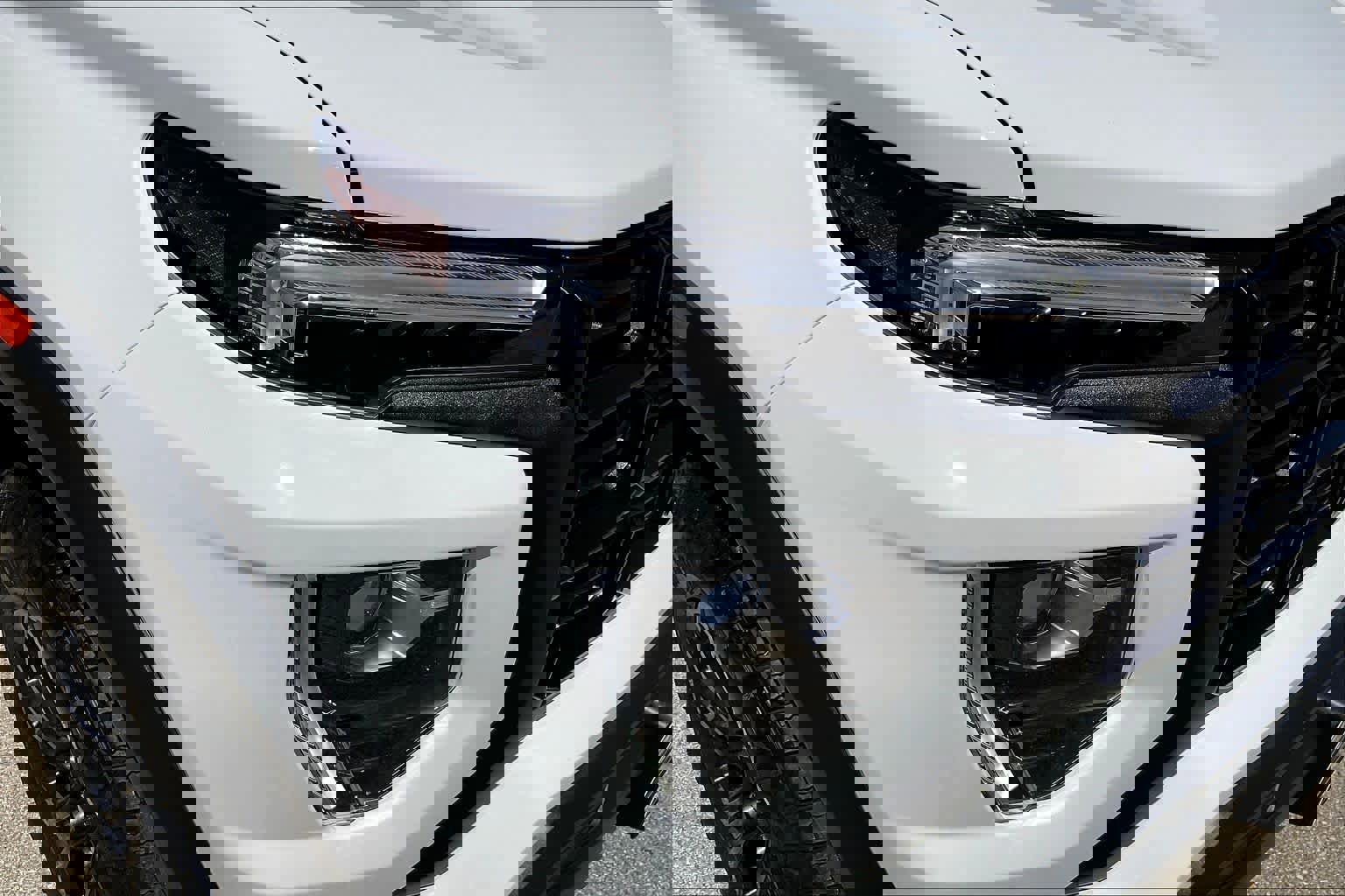 Used 2024 GMC Canyon Elevation image 27