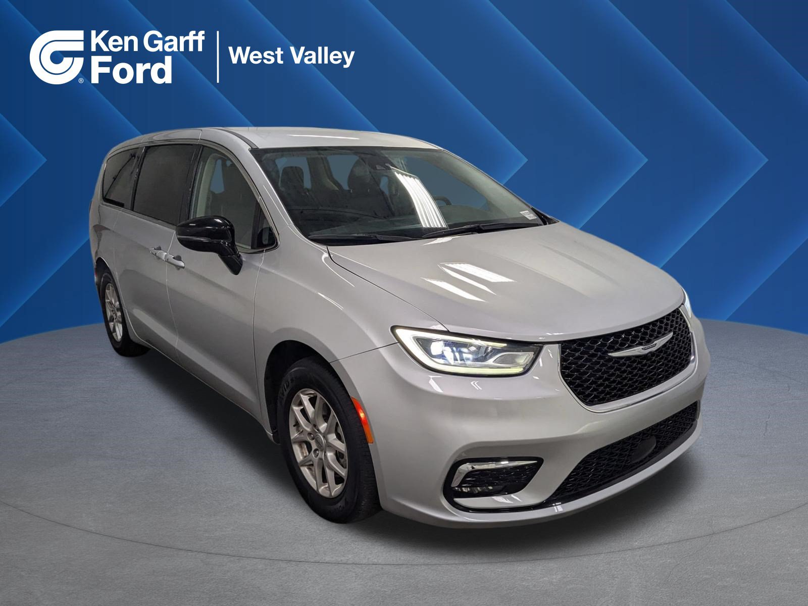 Used 2024 Chrysler Pacifica Touring-L