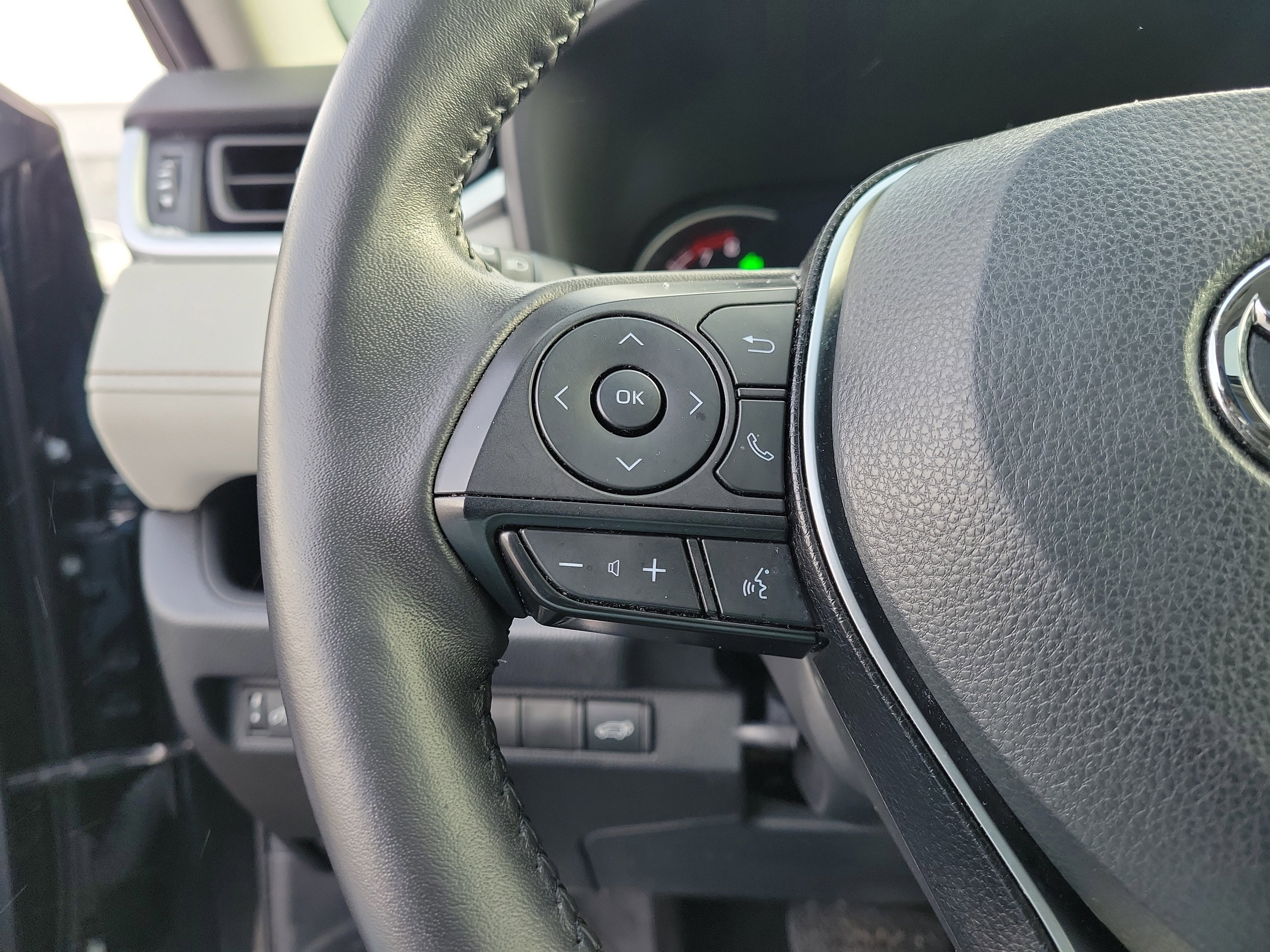 Used 2023 Toyota RAV4 XLE Premium image 22