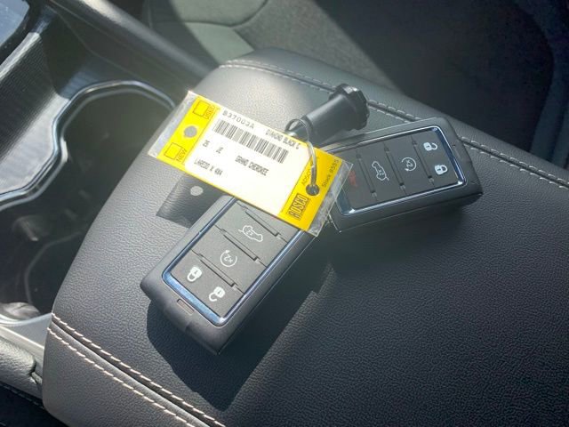 Used 2025 Jeep Grand Cherokee L Laredo w/ Luxury Tech Group I image 29