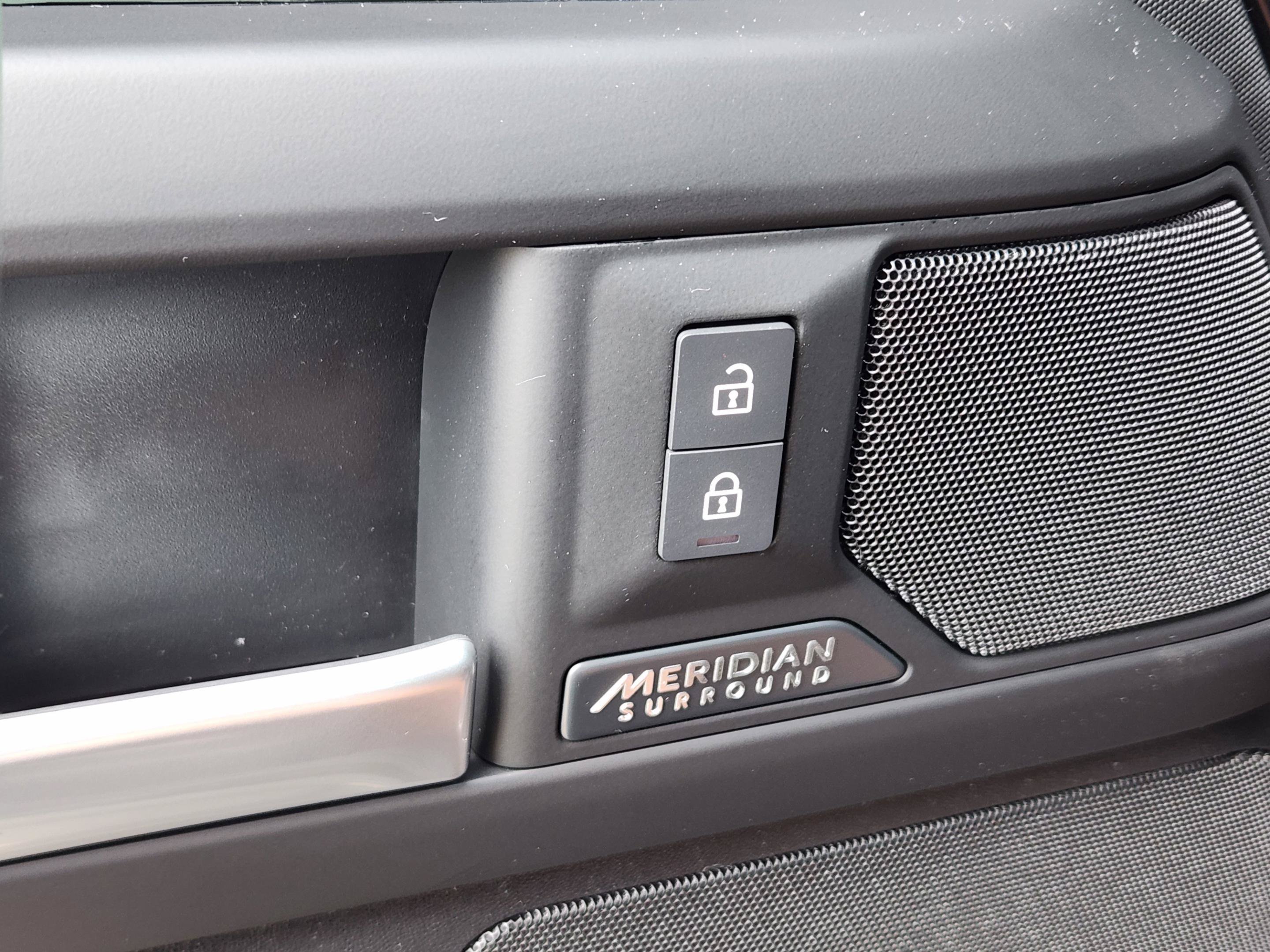New 2026 Land Rover Defender 110 X-Dynamic SE AWD/4WD image 19