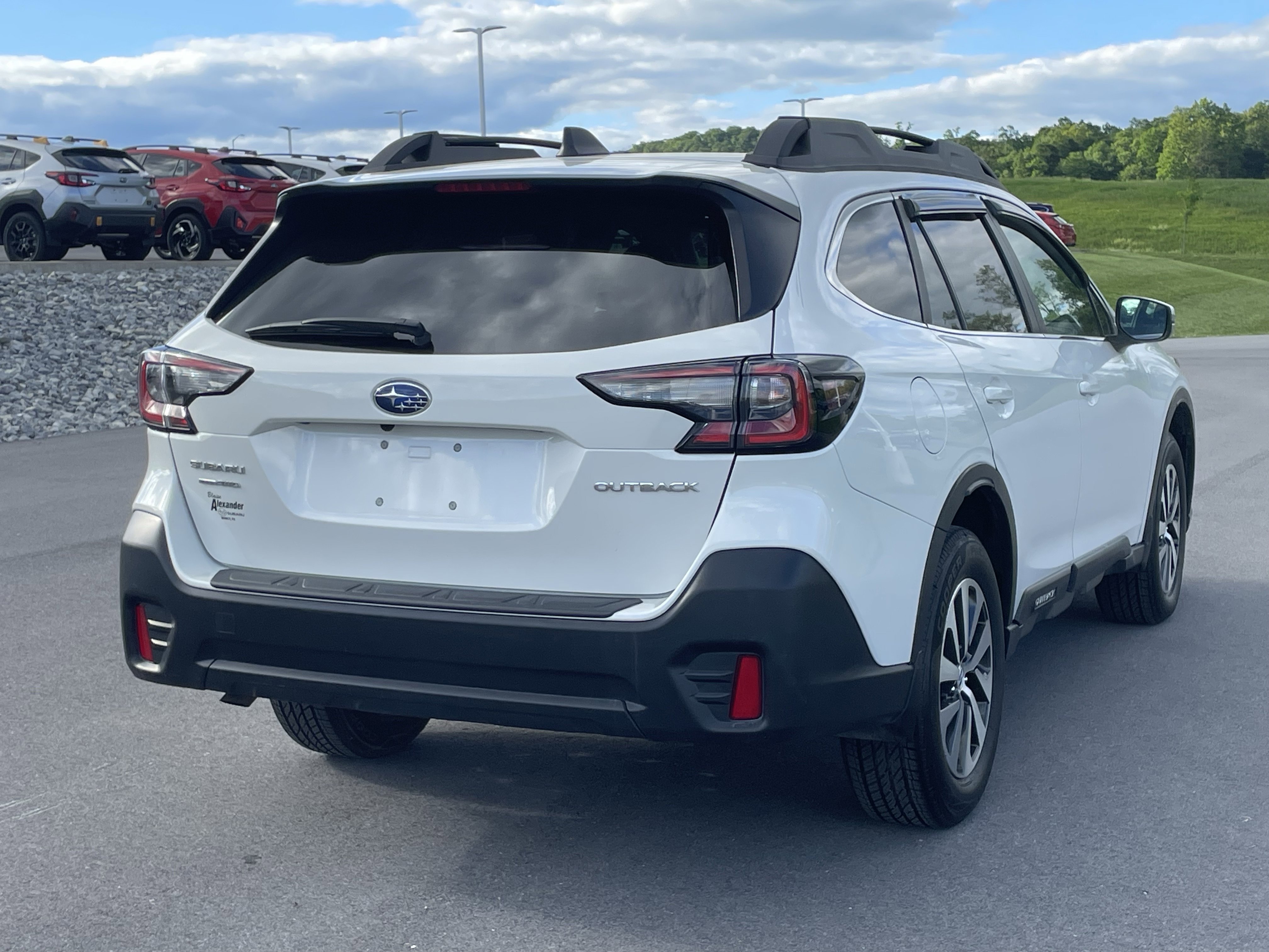 Used 2020 Subaru Outback Premium w/ Popular Package #1 AWD/4WD image 3