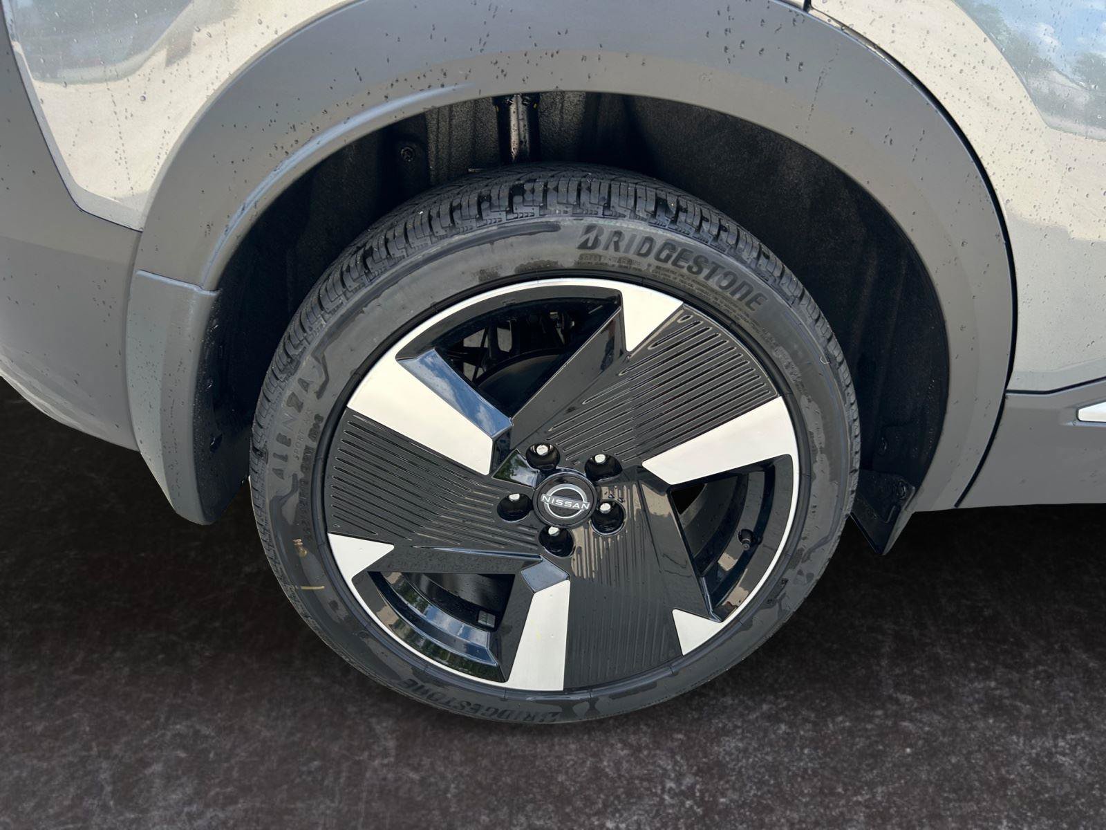 New 2025 Nissan Kicks SR w/ SR Premium Package AWD/4WD image 28