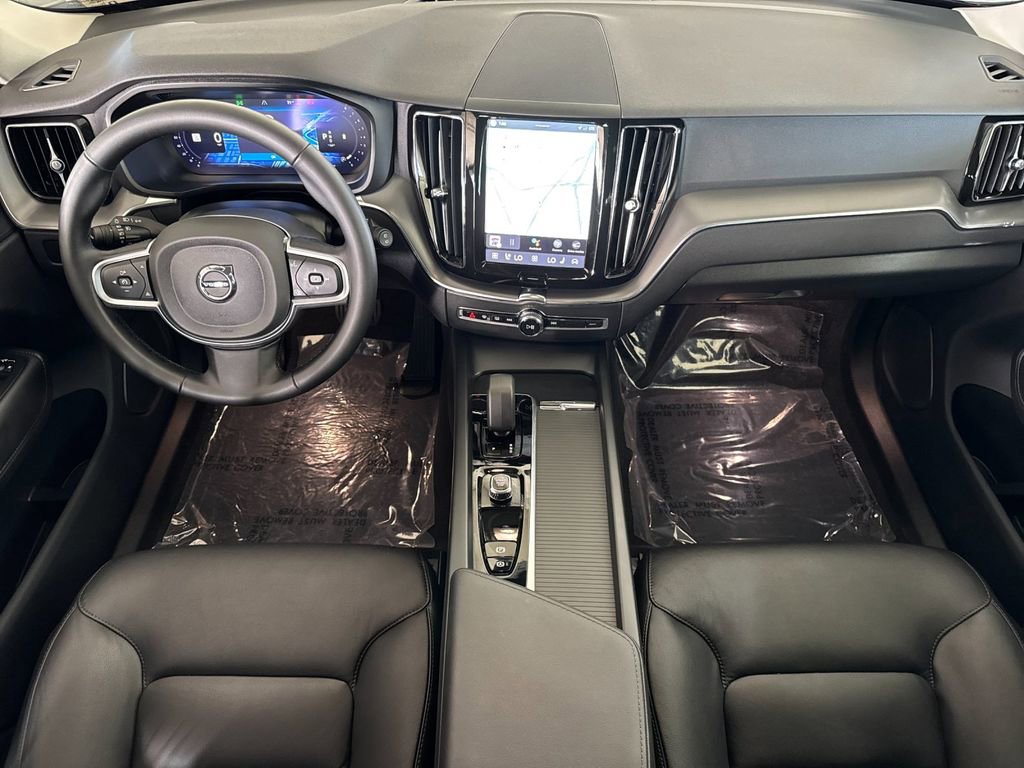 Certified 2025 Volvo XC60 B5 Core AWD/4WD image 12