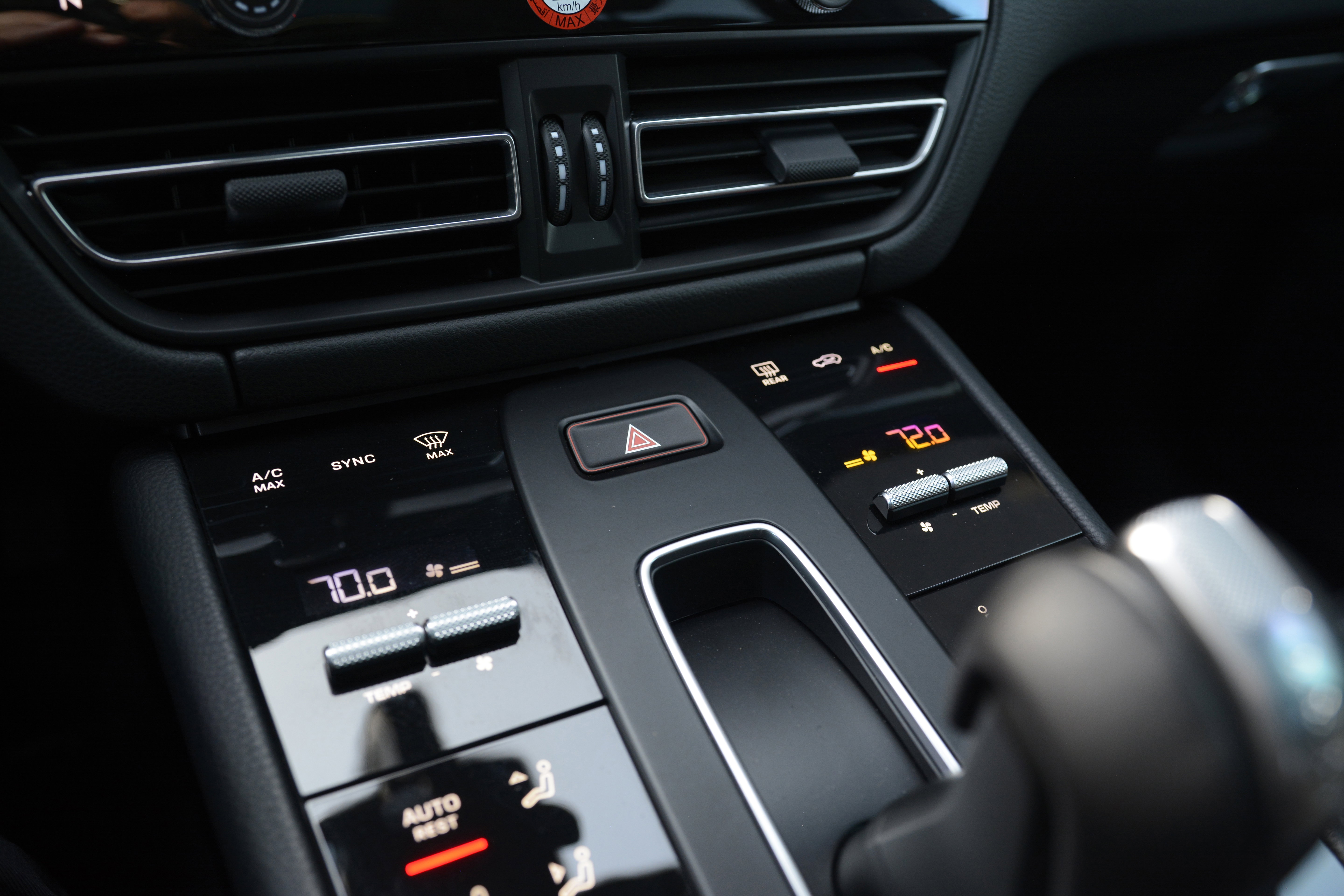 Certified 2026 Porsche Macan AWD/4WD image 22