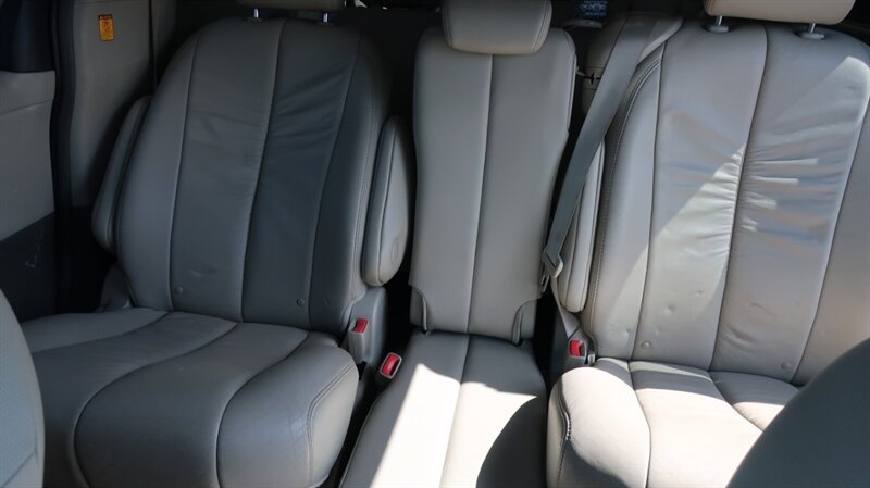 Used 2011 Toyota Sienna XLE w/ Premium Pkg FWD image 33