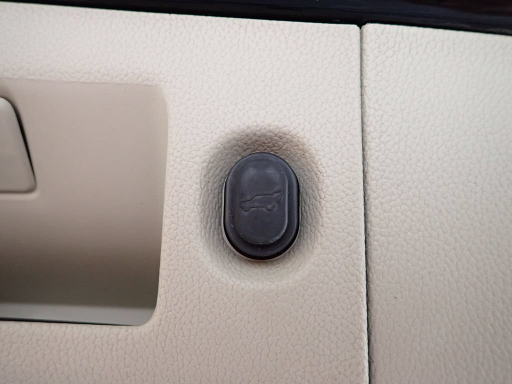 Used 2015 Cadillac Escalade Luxury AWD/4WD image 19