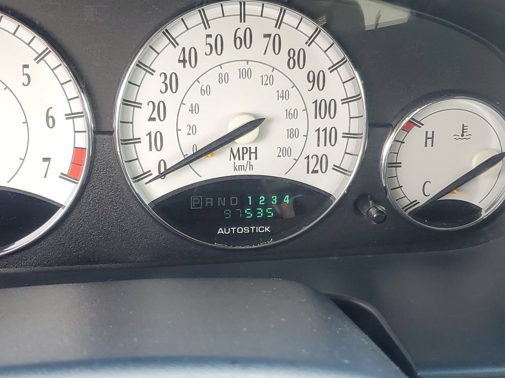 Used 2002 Chrysler Sebring Limited FWD image 10