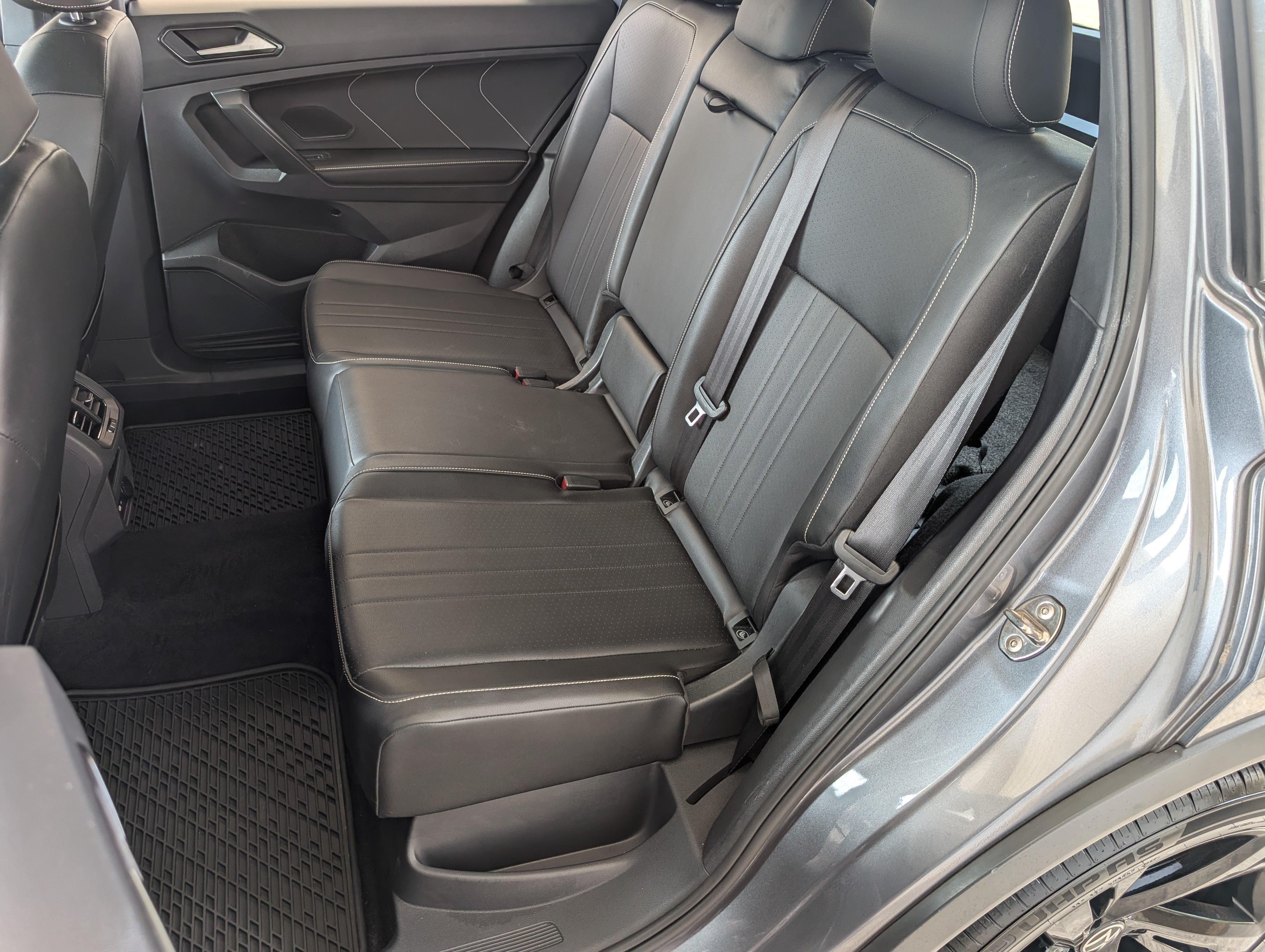Used 2023 Volkswagen Tiguan SE R-Line AWD/4WD image 18