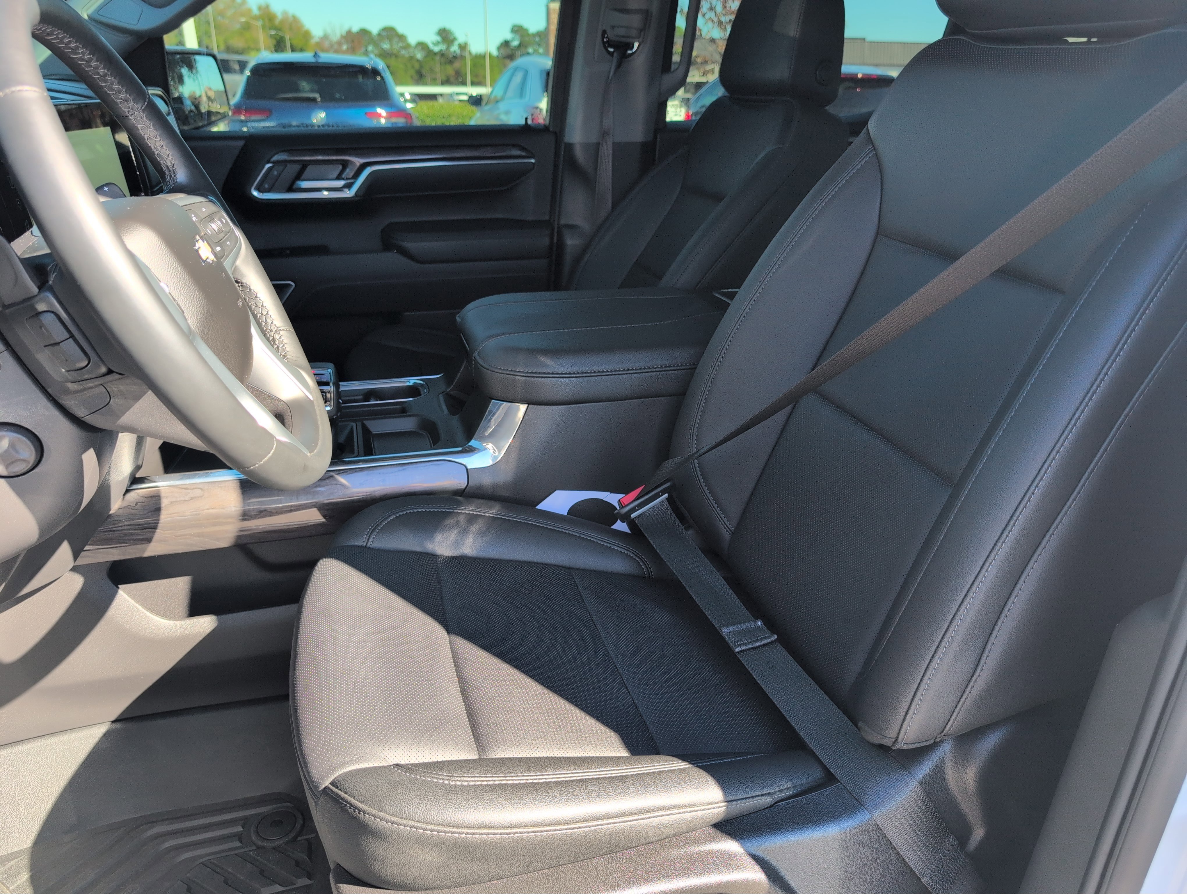 Used 2025 Chevrolet Silverado 1500 LTZ w/ Z71 Off-Road Package image 9