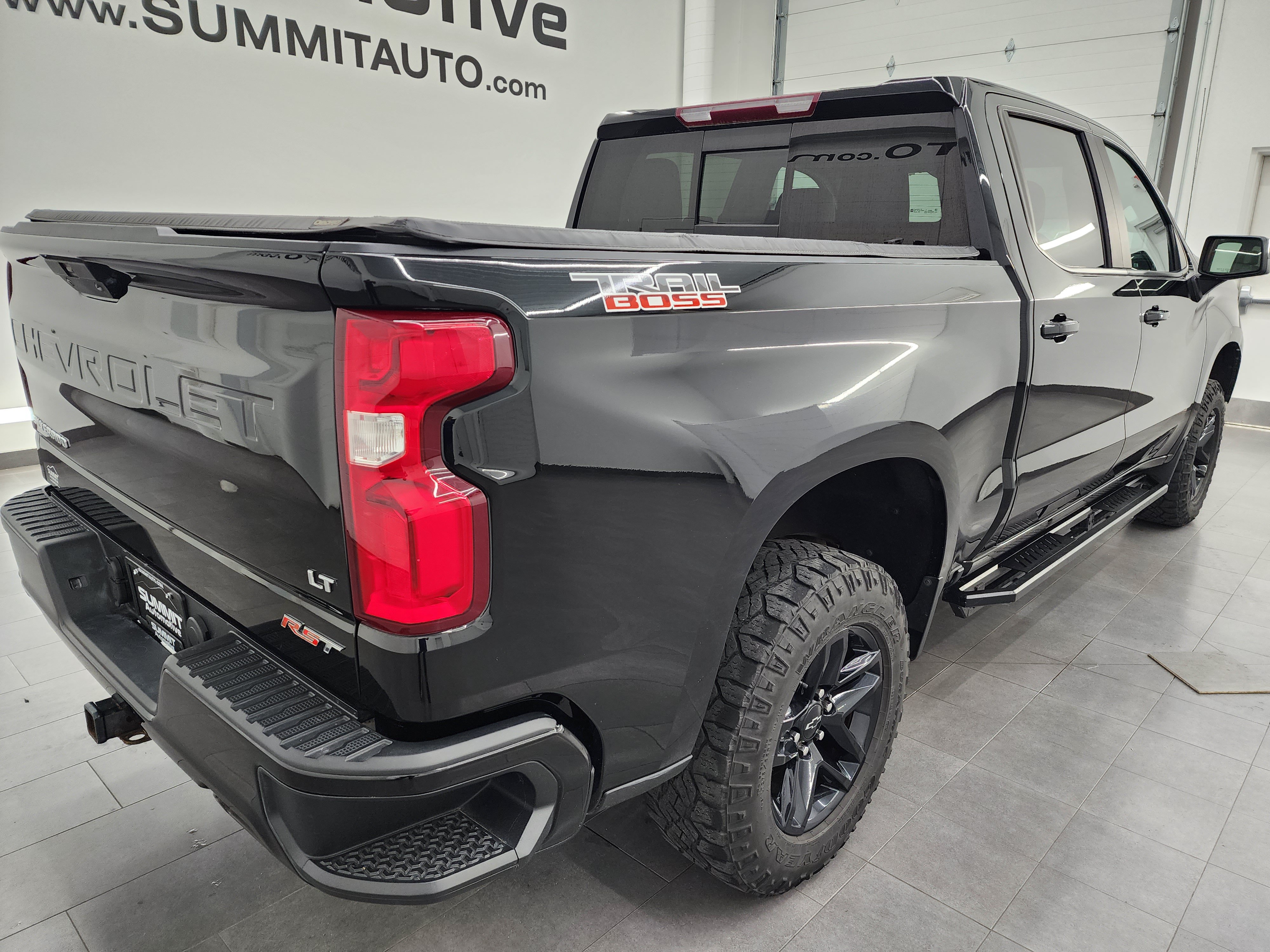 Used 2020 Chevrolet Silverado 1500 LT Trail Boss AWD/4WD image 4