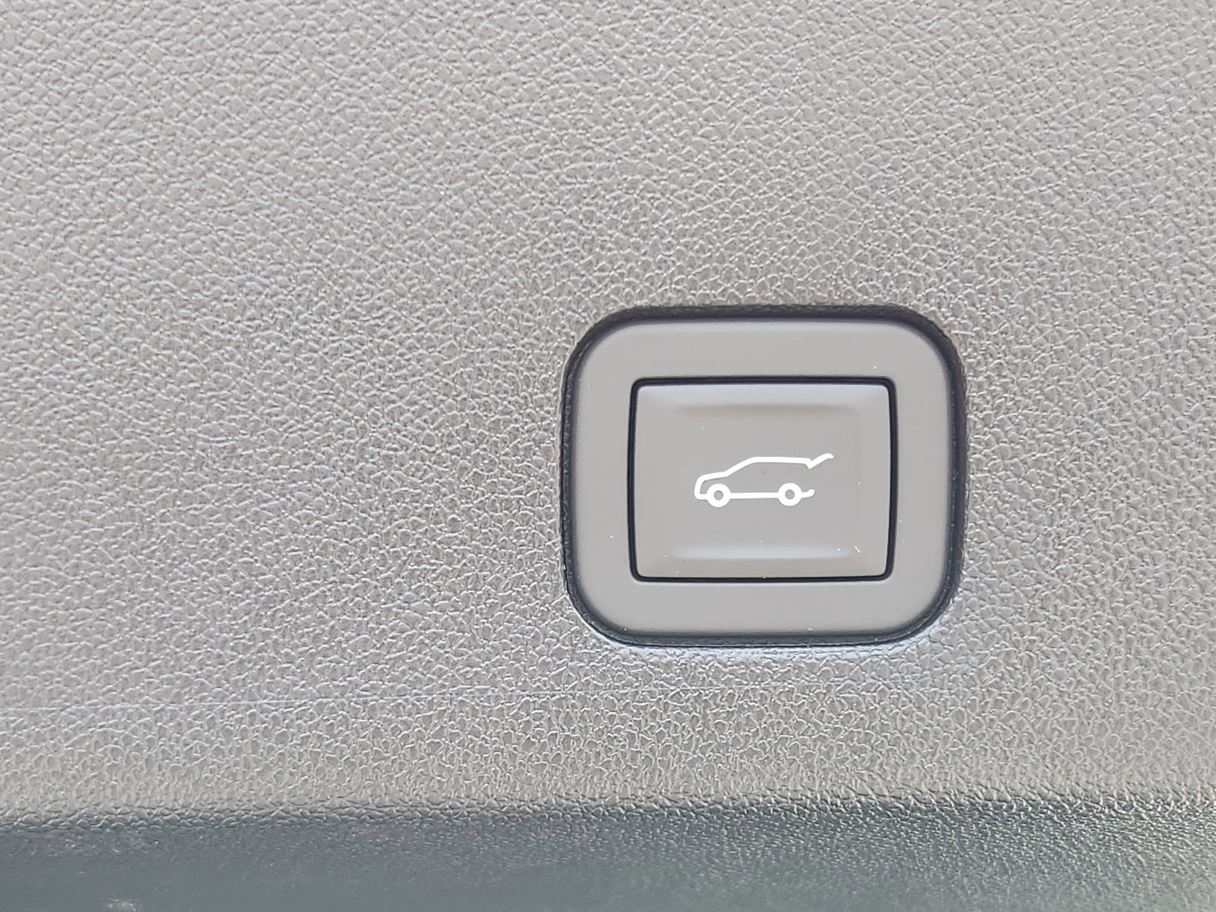 New 2025 Cadillac XT6 Luxury image 13