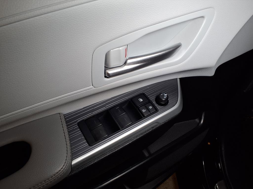 Used 2025 Toyota Sienna XLE image 13